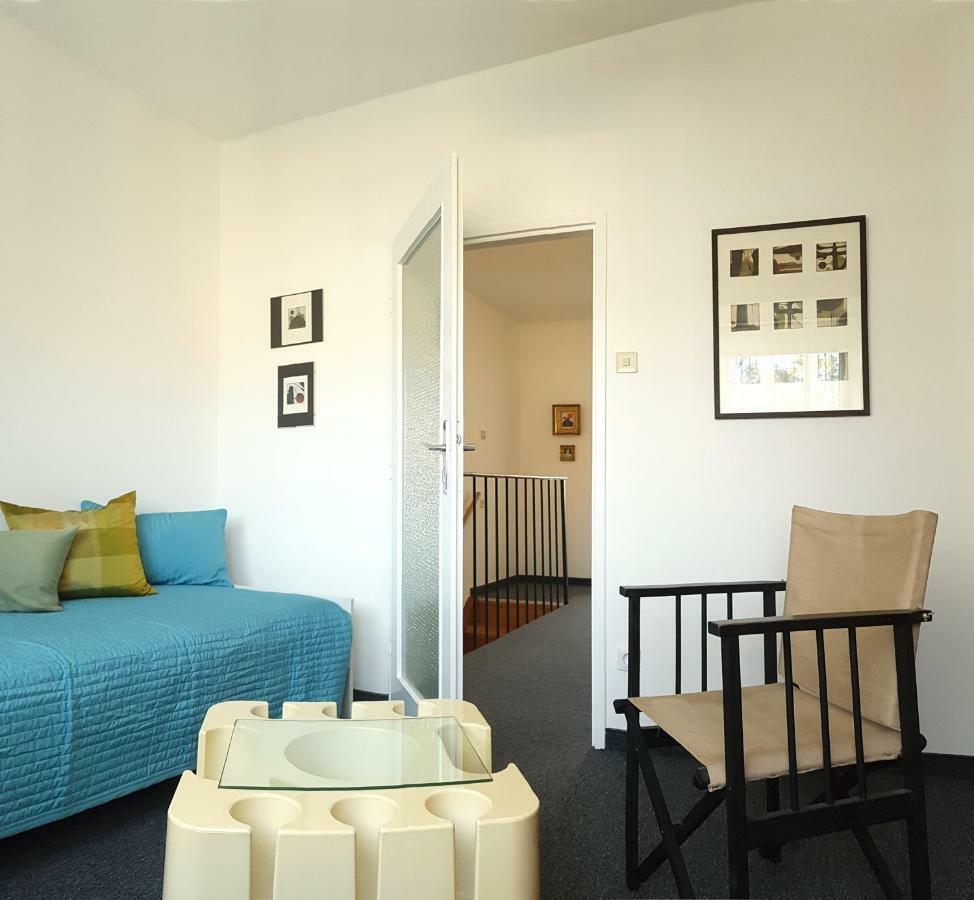 Gem Of Midcentury Design Apartment Wina Bagian luar foto