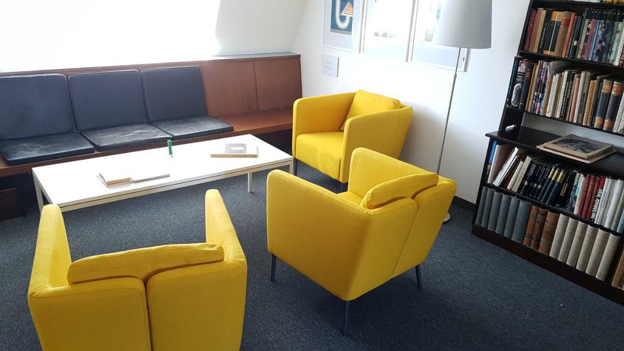 Gem Of Midcentury Design Apartment Wina Bagian luar foto