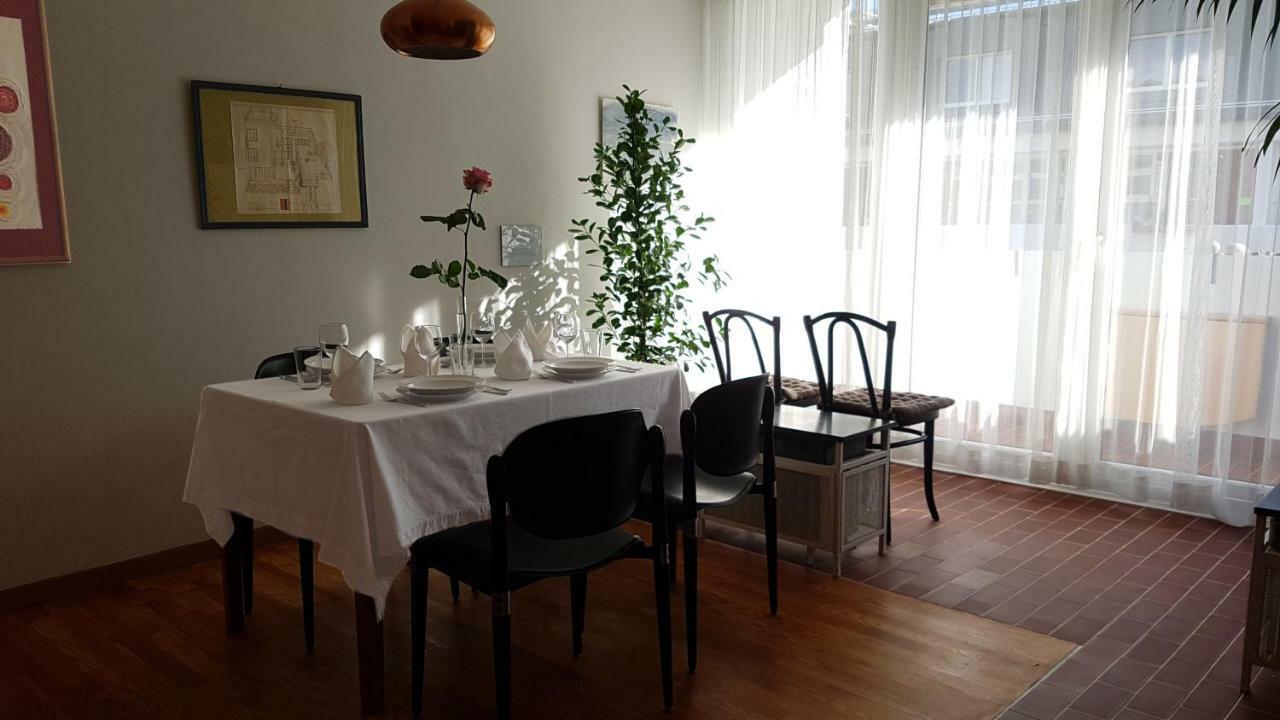 Gem Of Midcentury Design Apartment Wina Bagian luar foto