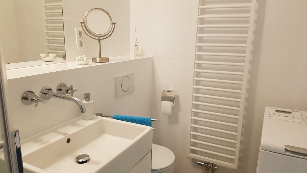 Gem Of Midcentury Design Apartment Wina Bagian luar foto