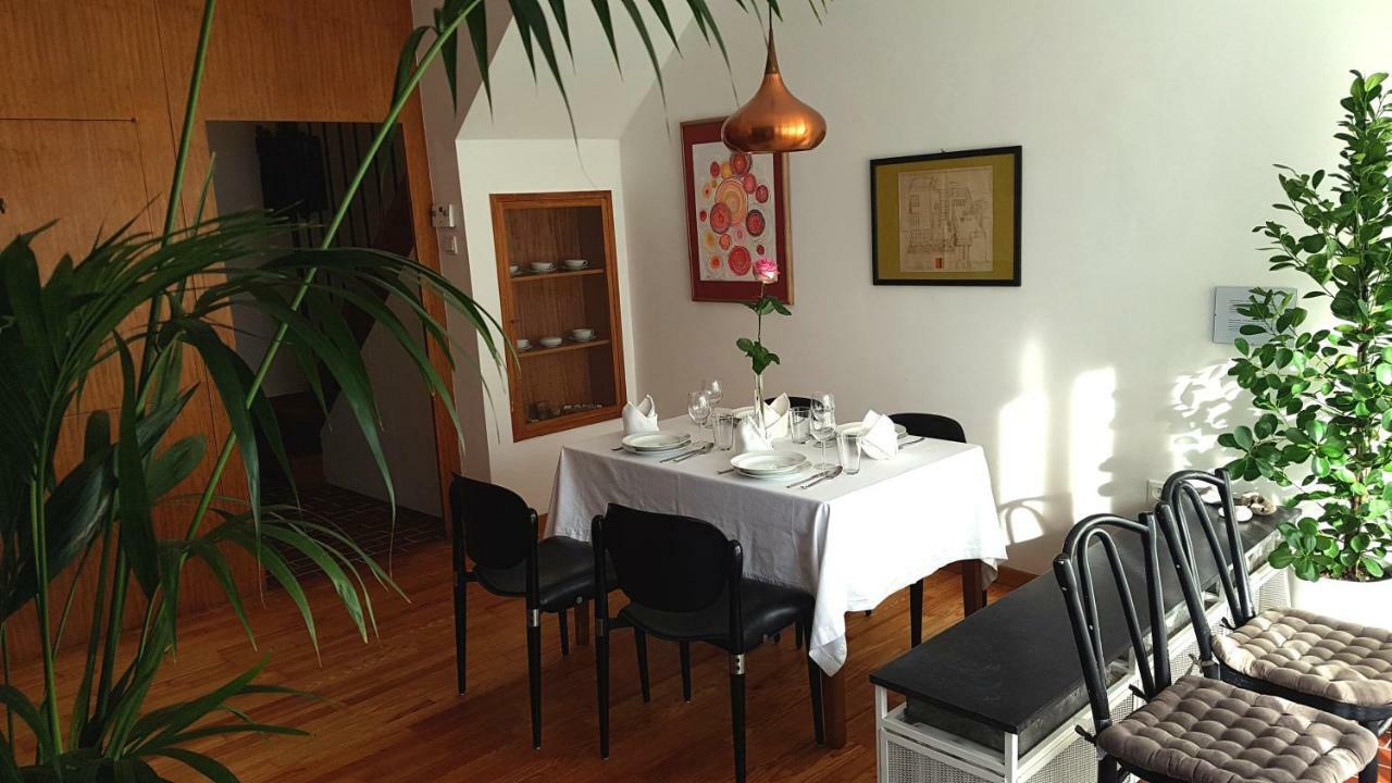 Gem Of Midcentury Design Apartment Wina Bagian luar foto